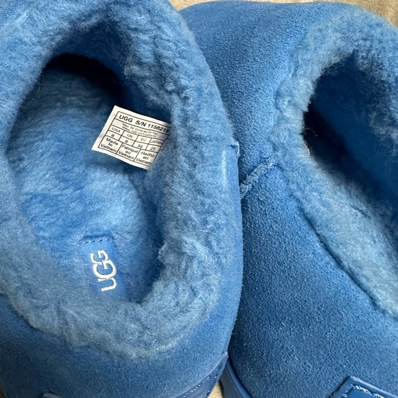 UGG Pumped Platform Slides Size 8 - Picture 10 of 10